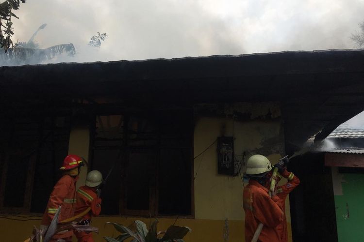 Kebakaran terjadi di kampus IISIP, Lenteng Agung, Jakarta Selatan, Sabtu (24/8/2019)