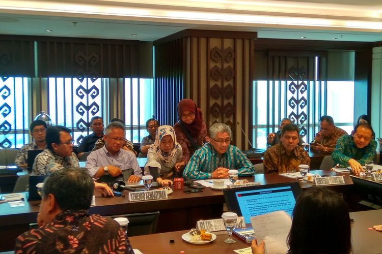 Forum diskusi antara pemerintah, KADIN, dan pelaku usaha kendaraan listrik di Jakarta, Selasa (27/8/2019).