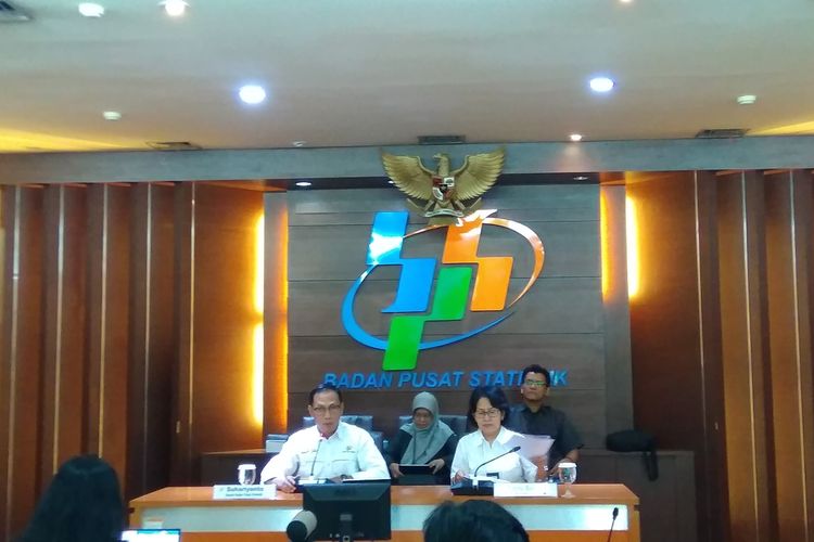 Kepala BPS Suhariyanto menjelaskan kondisi kantor BPS di Papua dalam konferensi pers di kantor pusat BPS, Senin (2/8/2019).