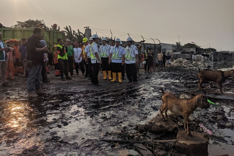 Kegiatan Bersih-bersih Sampah di Kampung Bengek, Muara Baru, Penjaringan, Jakarta Utara, Rabu (4/9/2019)