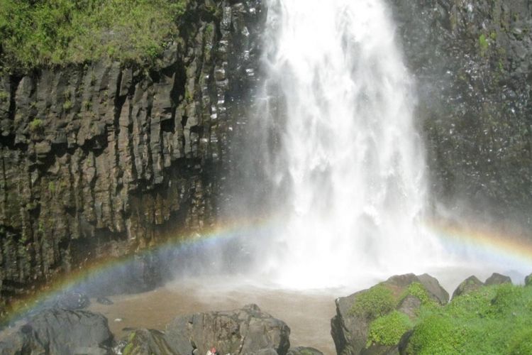 Pelangi di Air Terjun Takapala, Kabupaten Gowa, Sulawesi Selatan 