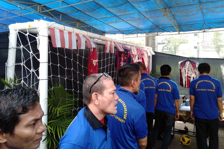 Suasan TPS Rutan Cipinang yang dihiasi jersey sepak bola, Rabu (17/4/2019).