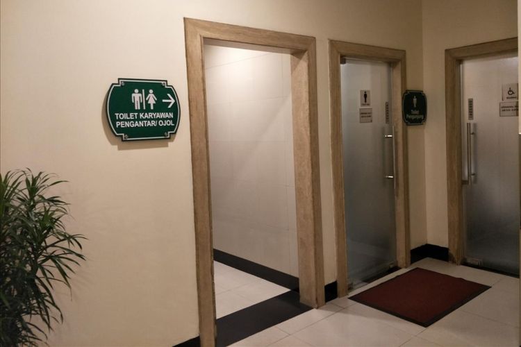 Puri Indah Mall memisahkan toilet pengemudi ojek online dengan toilet pengunjung