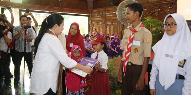 Menteri Koordinator Pembangunan Manusia dan Kebudayaan (Menko PMK) Puan Maharani melakukan kunjungan kerja hari ke dua di Kabupaten Klaten, Jawa Tengah.