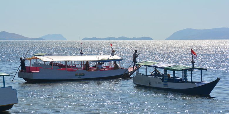 Pemandangan alam di bagian utara dari Kota Labuan Bajo diabadikan dari Pantai Rangko, Kecamatan Komodo, Kabupaten Manggarai Barat, Flores, NTT, Jumat (26/7/2019). Obyek wisata pantai utara perlahan-lahan menjadi tujuan wisata baru di Pulau Flores.