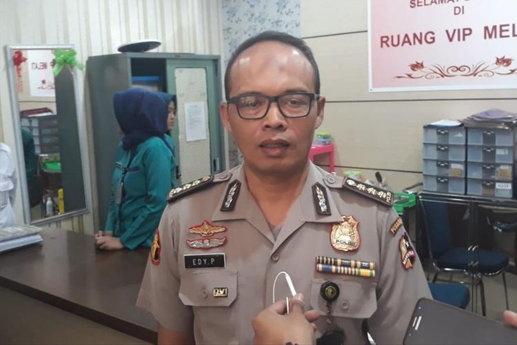Ka Opsnal Yan Dokpol RS Polri Kramat Jati Kombes Edy Purnomo kepada awak media di RS Polri Kramat Jati, Jakarta Timur, Senin (1/7/2019).