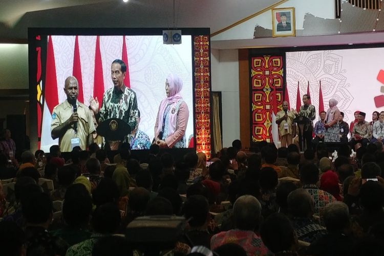 Presiden Jokowi membuka Rembuk Nasional Pendidikan dan Kebudayaan di Sawangan, Depok, Selasa (12/2/2019). 