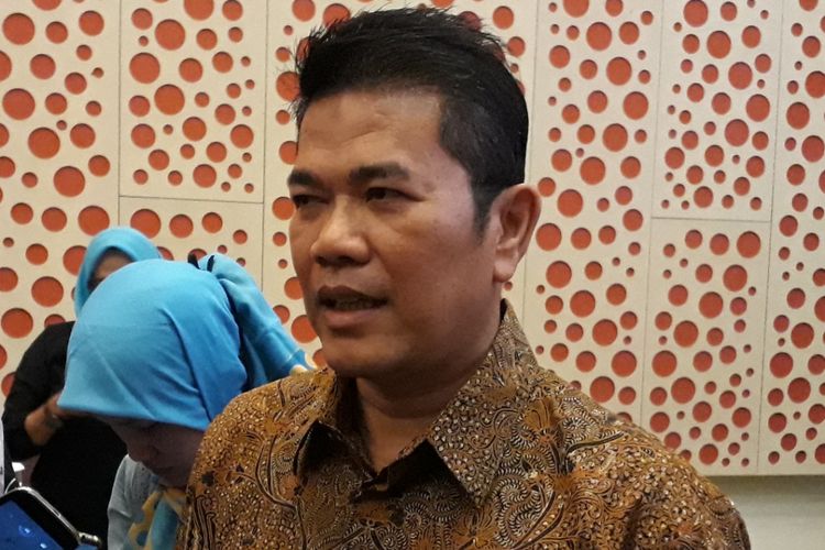 Kepala Kantor Perwakilan Wilayan (KPW) BI Kepri Gusti Raizal Eka Putra memberikan keterangan terkait target pertumbuhan ekonomi kepri di tahun 2018 ini.