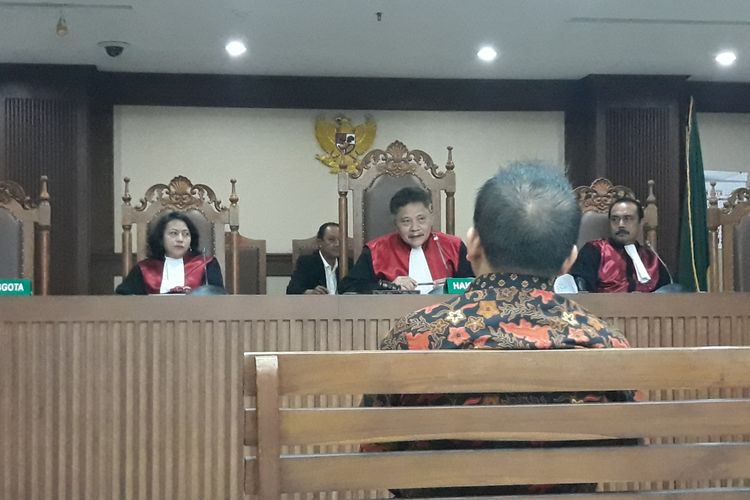 Sekretaris DPD Partai Golkar DKI Jakarta Basri Baco bersaksi di Pengadilan Tipikor Jakarta, Rabu (12/9/2018).