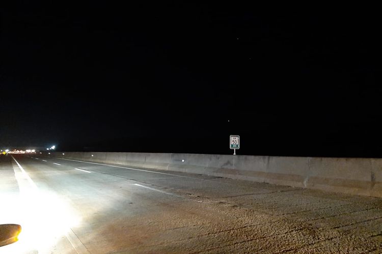 Kondisi Tol Trans Sumatera di malam hari