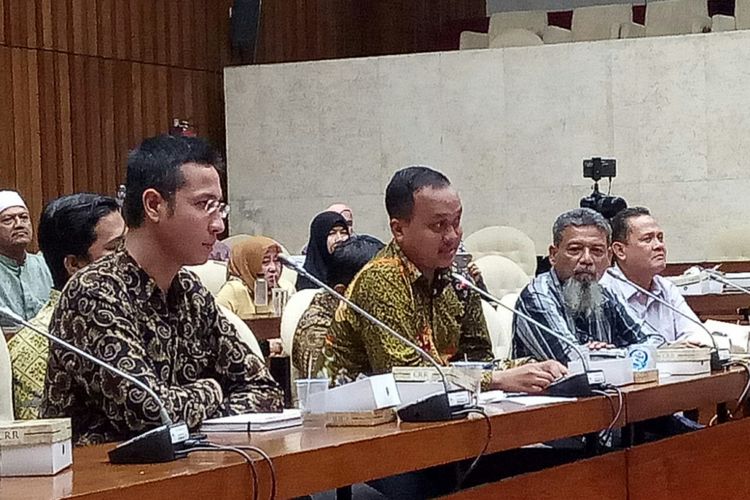 Kuasa Hukum Korban First Travel Rizki Rahmadiansyah di Kompleks Parlemen, Senayan, Jakarta, Kamis (28/9/2017)