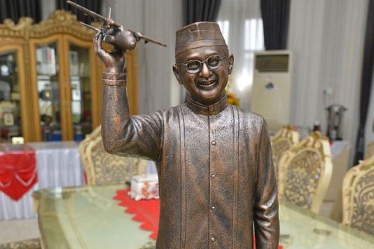 Purwarupa patung mantan Presiden BJ Habibie. Patung BJ Habibie rencananya akan dibangun sebagai penghias jalan Trans Sulawesi. 