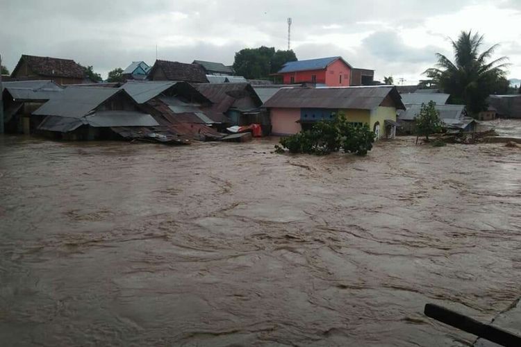 Banjir terjang 4 Kelurahan di Kabupaten Dompu, NTB pada Rabu (3/4/2019) sore pukul 17.00 WITA. 