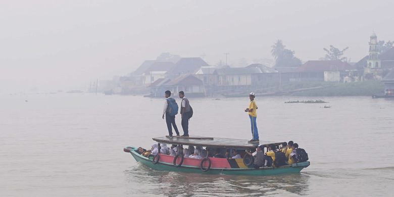 Kondisi udara di Palembang diselimuti kabut asap kebakaran hutan dan lahan. Akibatnya, kualitas udara di Palembang pun menyentuh kepada level tidak sehat.