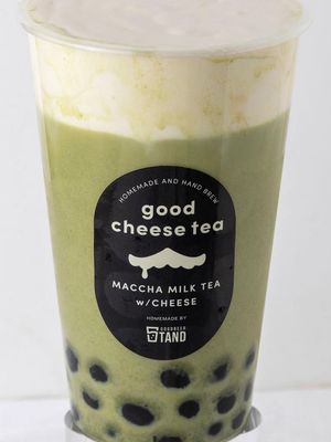 Matcha Milk Cheese Tea yang dijual seharga 626 yen menggunakan Uji Matcha untuk rasa manis yang agak pahit dan halus.