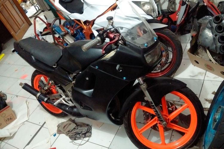 Salah satu Suzuki RGR milik anggota RGR Rider Community