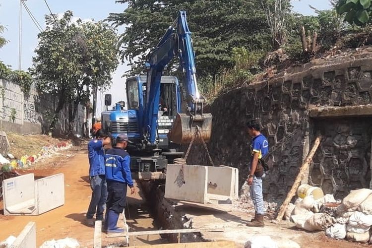 Pemkot lakukan perbaikan saluran air di Kawasan Pesanggrahan, Jakarta Selatan.