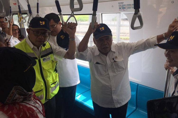 Menteri Pekerjaan Umum dan Perumahan Rakyat (PUPR) Basuki Hadimuljono menjajal MRT Jakarta, Rabu (13/3/2019).