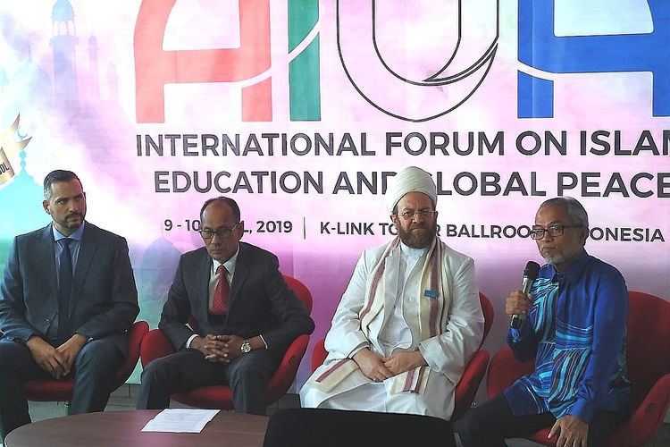 Peluncuran KLIS dilaksanakan bersamaan seminar internasional bertema ?International Forum On Islam, Education, and Global Peace?  di K-Link Tower, Jakarta (9/4/2019). Seminar ini merupakan kerjasama KLIS dan Asian Islamic Universities Association (AIUA).