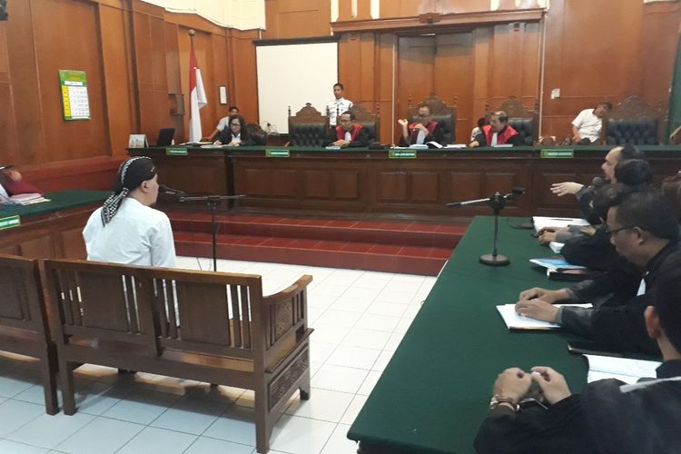 Sidang tuntutan perkara pencemaran nama baik melalui Vlog Idiot dengan terdakwa Ahmad Dhani di PN Surabaya, Kamis (11/4/2019)
