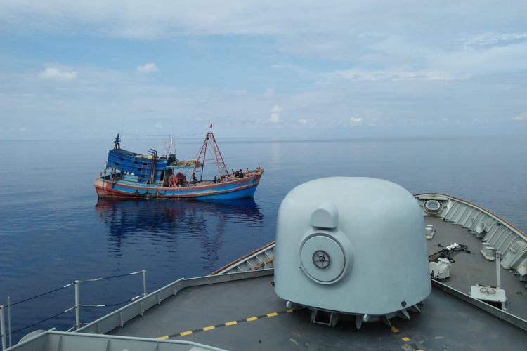 Jajaran TNI AL melalui Koarmada I kembali berhasil menangkap 2 kapal ikan asing (KIA) asal Vietnam yang melakukan pencurian ikan di laut Natuna, Sabtu (13/4/2019).
