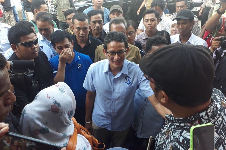 Cawapres 02 Sandiaga Uno pantau rekapitulasi suara di Surabaya, Sabtu (27/4/2019)