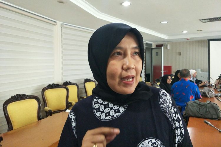 Salah seorang dokter syaraf, Ani Hasibuan, mengadukan masalah banyaknya petugas KPPS yang meninggal dunia saat menjalankan tugas, kepada Wakil Ketua DPR Fahri Hamzah di Kompleks Parlemen Senayan, Senin (6/5/2019). 
