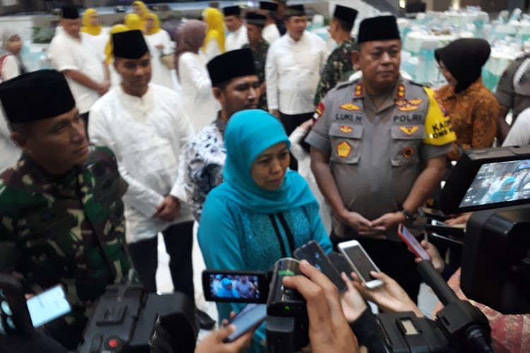 Gubernur Khofifah didampingi Kapolda Jatim dan Pangdam V Brawijaya usai buka puasa di Mapolda Jatim, Jumat (17/5/2019)