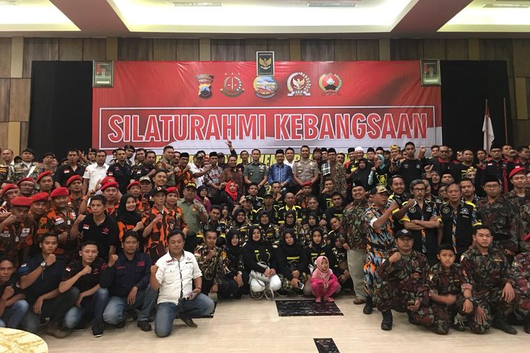 Gabungan organisasi masyarakat, agama dan pemuda menggelar deklarasi menolak people power di Purwokerto, Jawa Tengah, Sabtu (18/5/2019).