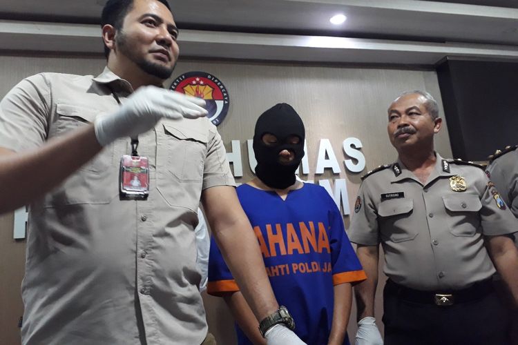 Pelaku pencabulan pria di bawah umur diamankan di Mapolda Jatim, Senin (1/7/2019)