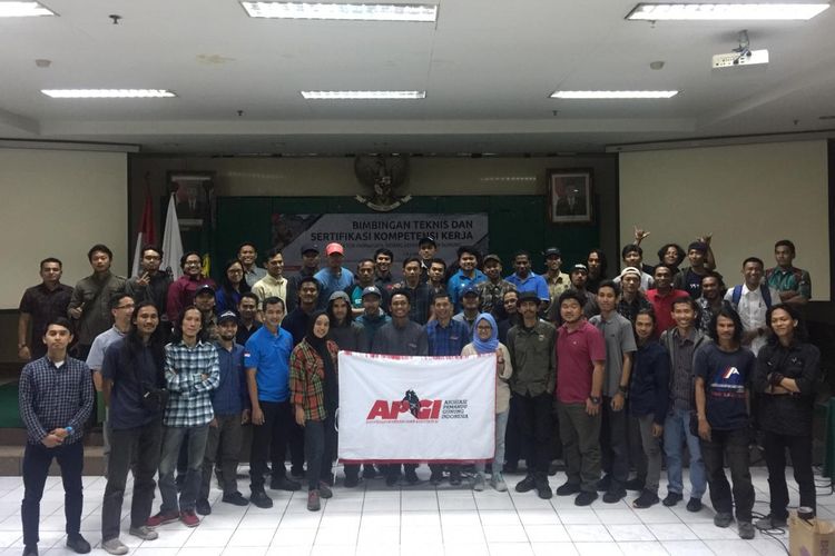 Sertifikasi pemandu gunung oleh Asosiasi Pemandu Gunung Indonesia (APGI) di Universitas Negeri Jakarta, Jakarta, Mei lalu.