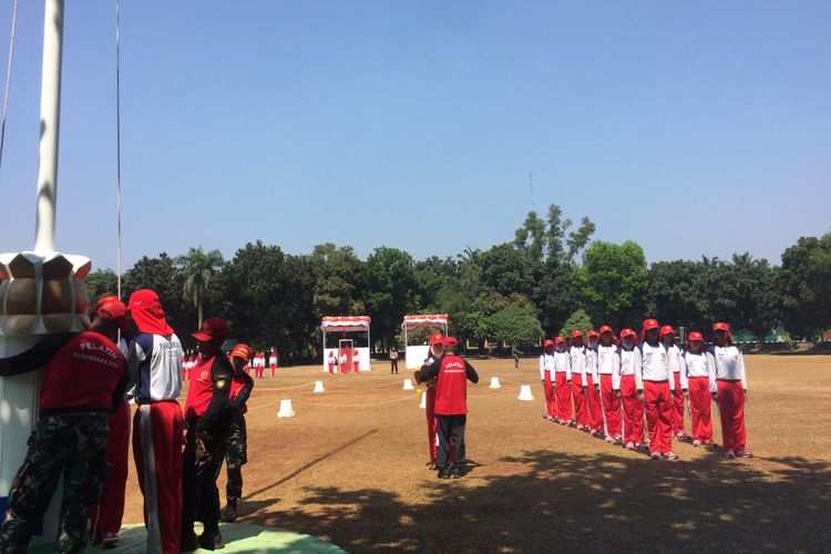 Anggota Paskibraka 2019 sedang berlatih di PON Cibubur, Ciracas, Jakarta Timur, Rabu (31/7/2019).