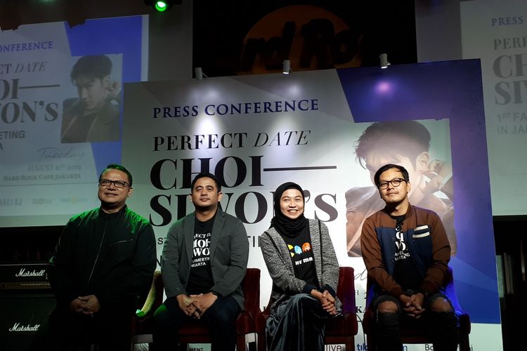 Konferensi pers fanmeeting Siwon di Hard Rock Cafe, Jakarta Selatan, Selasa (6/8/2019). (dari kiri ke kanan) CEO promotor Gudlive Ruly PM, Manager Operation SM Entertainment Rahmat Permadi, Exclusive Ticketing Partner Tiket.com Yosi Marhayati, dan Founder Gudlive Bimo Nugroho.