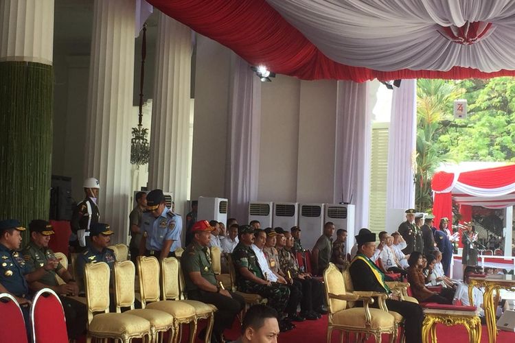 Presiden Joko Widodo atau Jokowi menyaksikan gladi bersih upacara peringatan Hari Kemerdekaan RI ke-74 di Istana Merdeka, Kamis (15/8/2019)