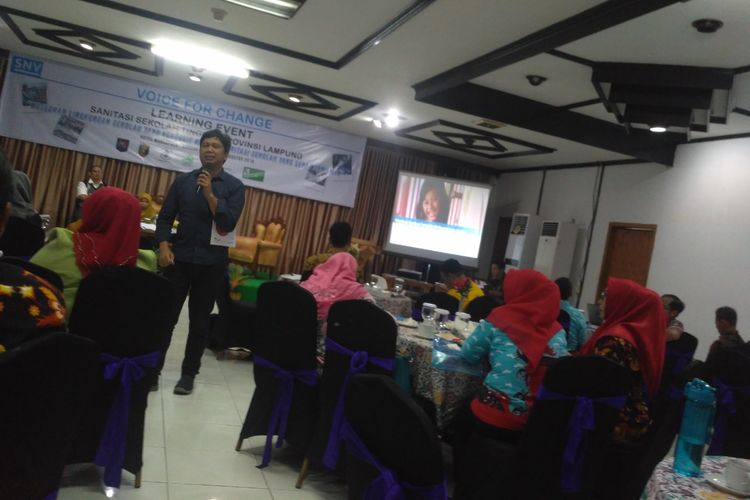 Wash Specialist UNICEF Indonesia, Reza Hendrawan menyampaikan materi terkait manajemen kebersihan menstruasi di Bandar Lampung.