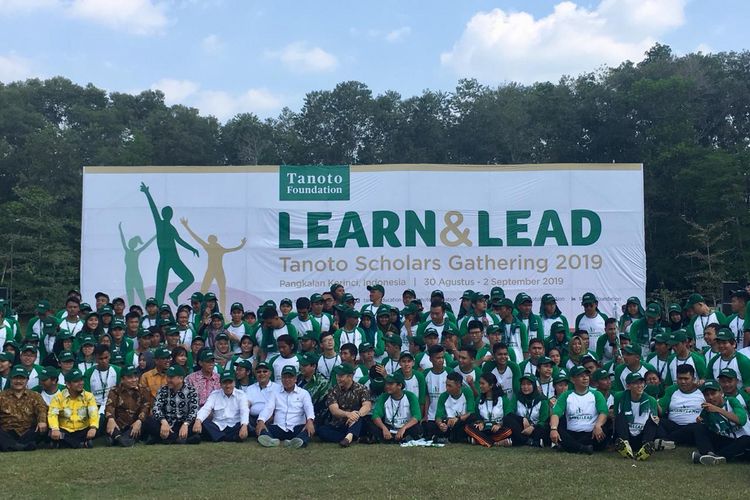 Sebanyak 221 penerima beasiswa Tanoto Foundation dari 9 universitas negeri Indonesia berkumpul dalam acara Learn and Lead Tanoto Scholarship Gathering 2019 yang diadakan di Pangkalan Kerinci, Riau, 30 Agustus - 2 September 2019.