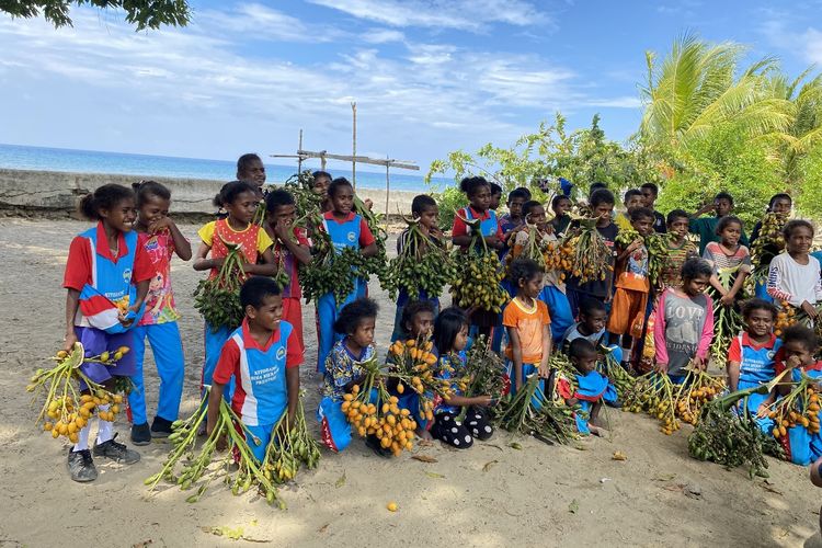 Anak-anak Kampung Aduwei, Misool Utara, Raja Ampat. Foto diambil pada 17 Oktober 2023