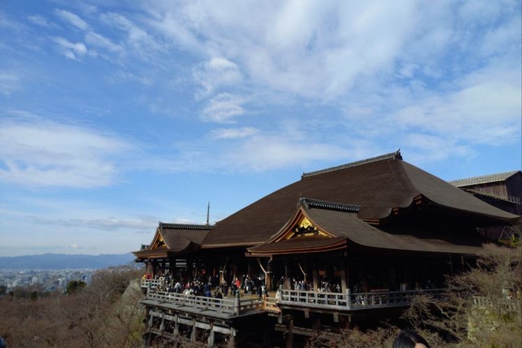 Kiyomizu-dera, wisata di Kyoto yang juga dilengkapi dengan toko oleh-oleh. (KOMPAS.COM/YUHARRANI AISYAH)