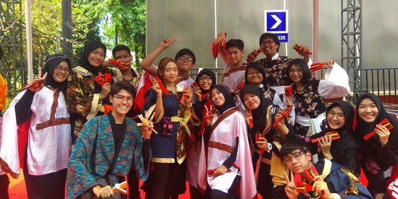 Indonesian Yosakoi All Star, yang berisi pemuda-pemudi Indonesia yang menyukai budaya Jepang