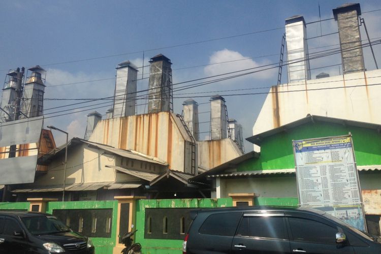 Lokasi pengasapan kuliner ikan kepala manyung di Demak, Jawa Tengah.