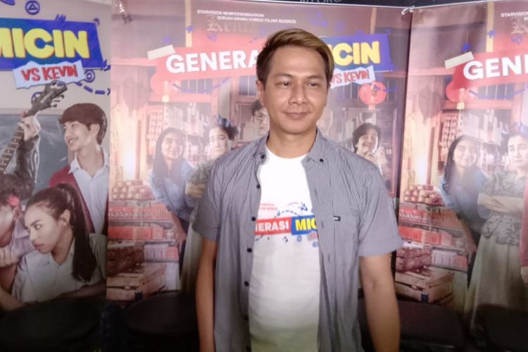 Delon Thamrin menghadiri pemutaran film Generasi Micin vs Kevin di XXI Epicentrum, Kuningan, Jakarta Selatan, Jumat (12/10/2018).