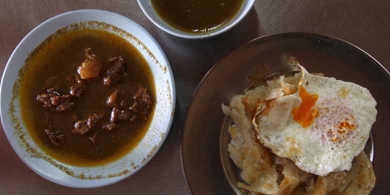 Makanan khas Thailand Roti di warung halal di Phuket, Thailand, Kamis (3/8/2017). Pemerintah Thailand tengah mengembangkan Phuket sebagai salah satu kawasan wisata ramah wisatawan muslim dengan mudah ditemuinya restoran dan hotel halal serta masjid. 