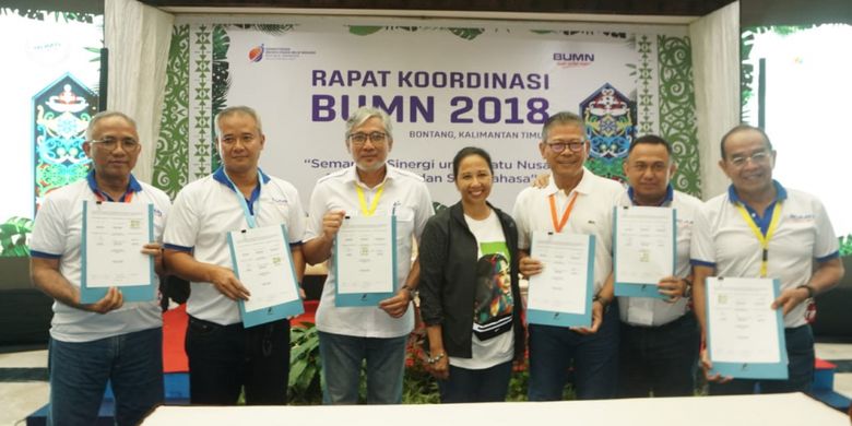 Direktur Utama PGN Gigih Prakoso bersama para BUMN Karya dan Perum Perumnas usai melakukan penandatanganan MoU pemasangan jaringan gas pada fasilitas Transit Oriented Development (TOD), Selasa (30/10/2018).