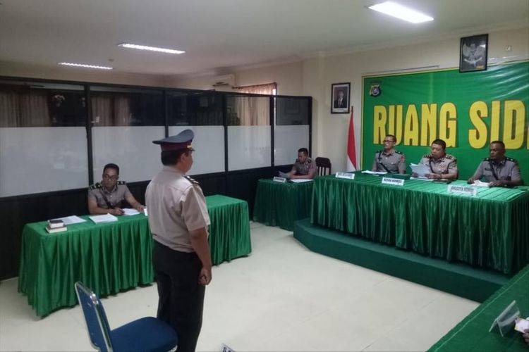 Iptu Triadi menjalani sidang kode di Polda Sultra karen absen selama 62 hari. Oleh majelis sidang kode etik ia dijatuhi hukuman Pemberhentian Tetap Dengan Tidak Hormat (PTDH)