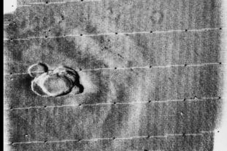 Dalam gambar yang diambil pada awal misi Mariner 9