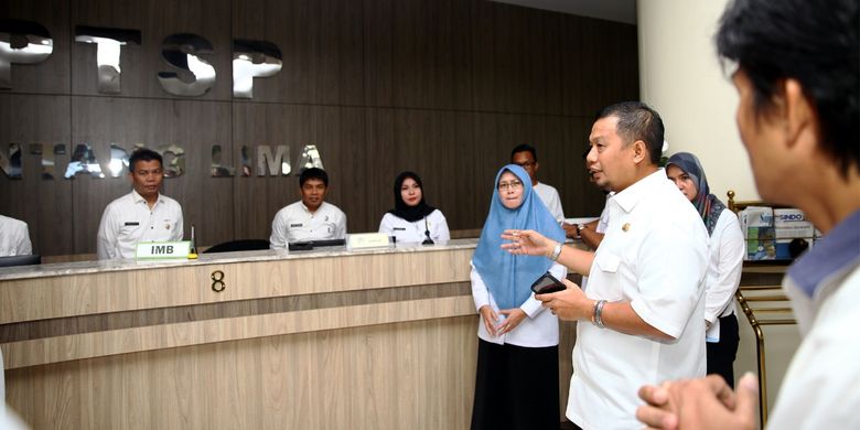 Pj Wali Kota Makassar, M Iqbal S Suhaeb, Kunjungi Dinas Penanaman Modal dan Pelayanan Terpadu Satu Pintu (DPMPTSP) Kota Makassar di Balai Kota, Rabu (15/3/2019).