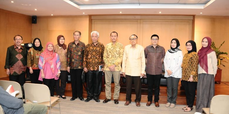 Sekretariat Jenderal (Setjen) MPR bekerja sama dengan Kerukunan Keluarga Mandar Sulawesi Barat mengadakan acara bedah buku Lopa yang Tak Terlupa di Ruang Presentasi Perpustakaan MPR, Komplek Gedung MPR, Jakarta, Jumat (12/9/2019). 