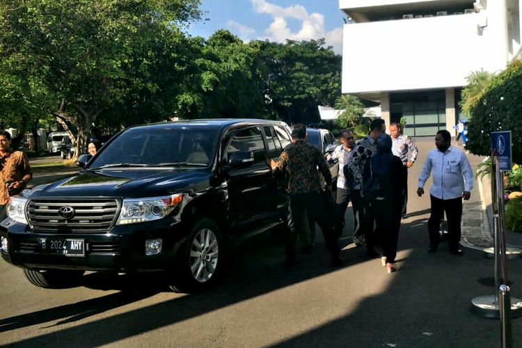Mobil Land Cruiser B 2024 AHY yang digunakan Komandan Kogasma Partai Demokrat Agus Harimurti Yudhoyono saat bertemu Jokowi di Istana Kepresidenan, Jakarta, Kamis (2/5/2019)