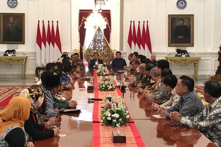 Suasana pertemuan Presiden Joko Widodo dengan pengurus HIPMI dan KADIN di Istana Merdeka Jakarta, Rabu (11/6/2019).