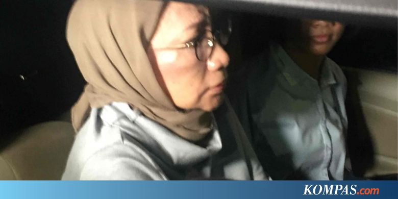 Tengah Malam, Polisi Bawa Ratna Sarumpaet untuk Penggeledahan di Rumah